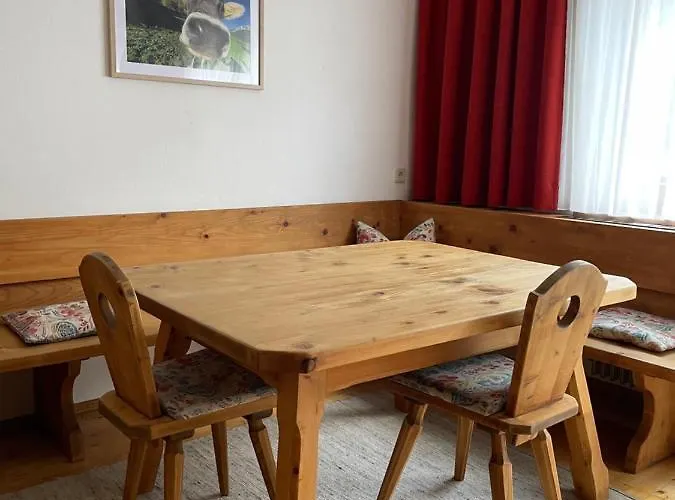 Zita Weber * ノイシュティフト・イム・シュトゥーバイタール